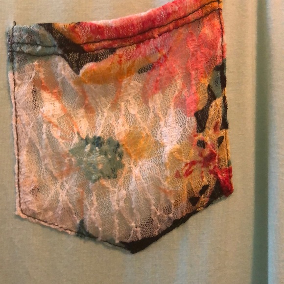 Quarter length sleeve blouse - Picture 2 of 4